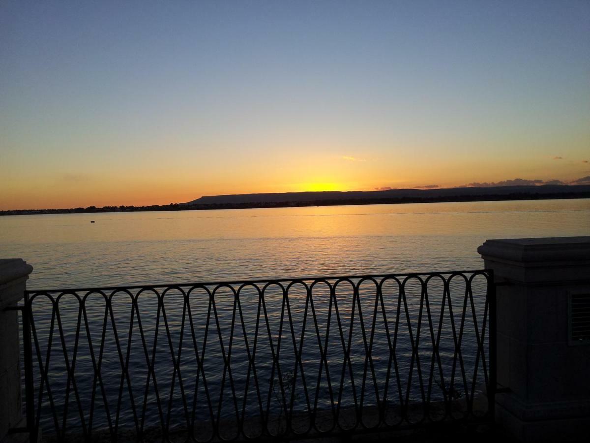 Bed Cafe Villa Syracuse Esterno foto